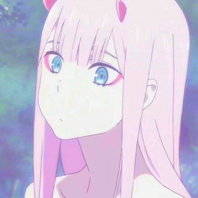 女子亲宝宝脚丫嘴唇肿成香肠